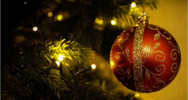 How to Choose the Best Unlit Artificial Christmas Tree